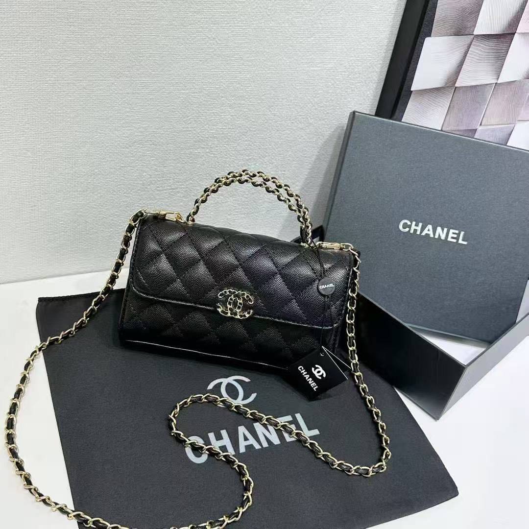 Chanel 
Best quality with box’s 
100 dhs✅
size 19 cm

Zain290
♥️♥️♥️