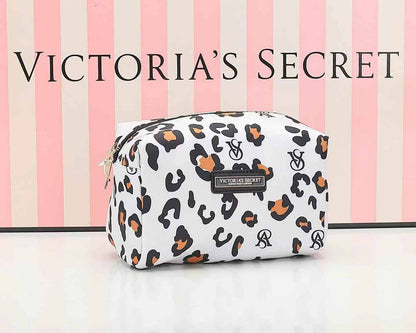 Victoria's Secret 

make up 
pouch 
new came 
good quality 

30 dhs🇦🇪🇦🇪

Zain295
♥️♥️♥️