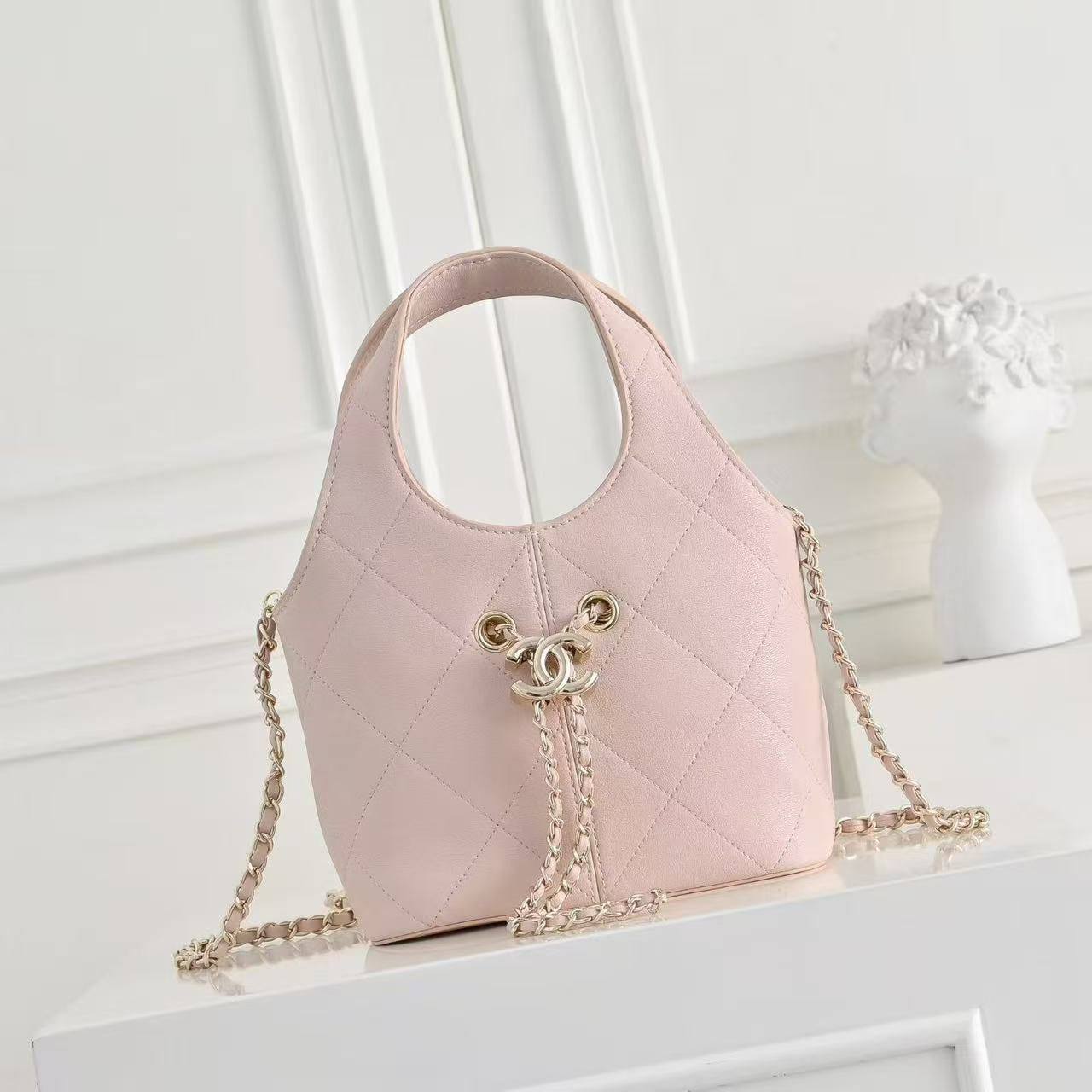 Chanel
Master🌺🌺
19cm🫶🏼🫶🏼 
330 dhs✅

Zain297
♥️♥️♥️