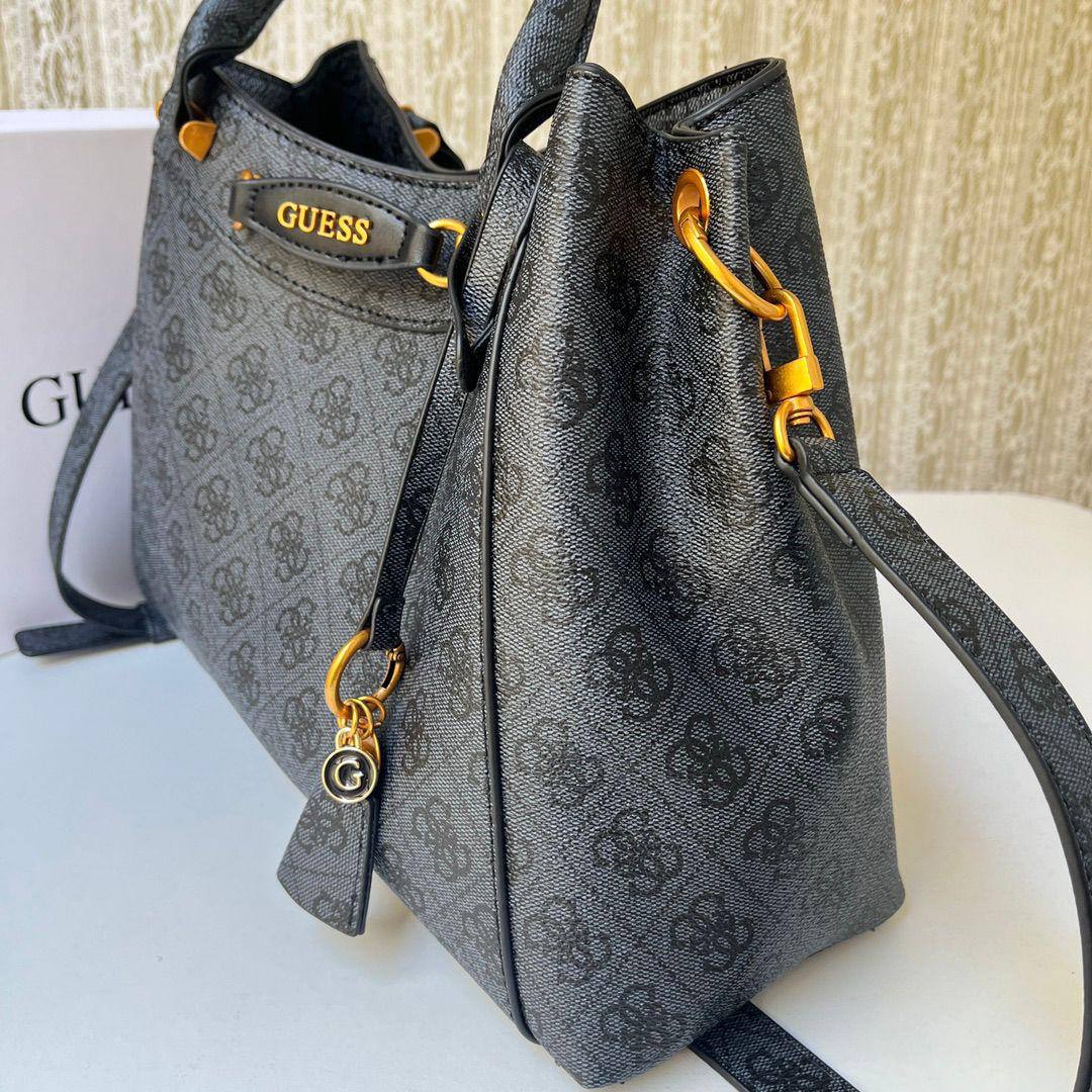 Guess tote
Size: 34 * 24 * 12 cm
95 dhs🪙💕

Zain115
♥️♥️♥️
