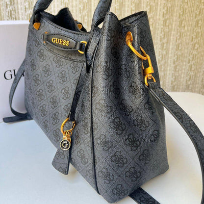 Guess tote
Size: 34 * 24 * 12 cm
95 dhs🪙💕

Zain115
♥️♥️♥️