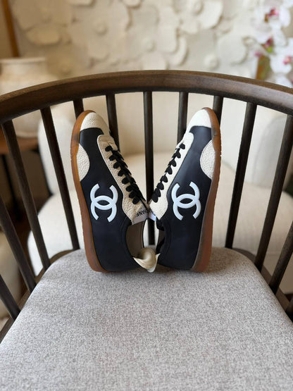Chanel 
𝑨𝑨𝑨 𝑸𝒖𝒂𝒍𝒊𝒕𝒚
𝑺𝒊𝒛𝒆 𝟑5 𝒕𝒐 𝟒2 
450 dhs✅

Zain81
♥️♥️♥️