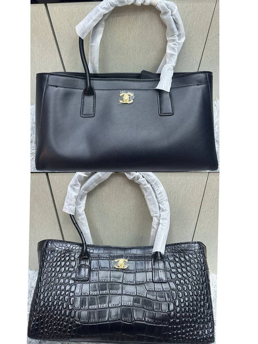 Chanel 
Master
Size 35cm
330 dhs✅

Zain189
♥️♥️♥️