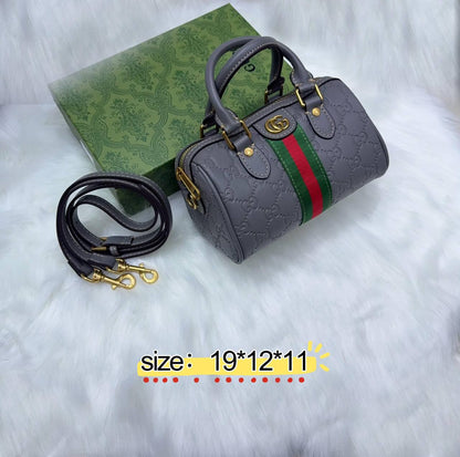 Gucci
✨✨NEW ✨✨
95 dhs🪙🌨️

with box
🎁🎁🎁

Zain38
♥️♥️♥️