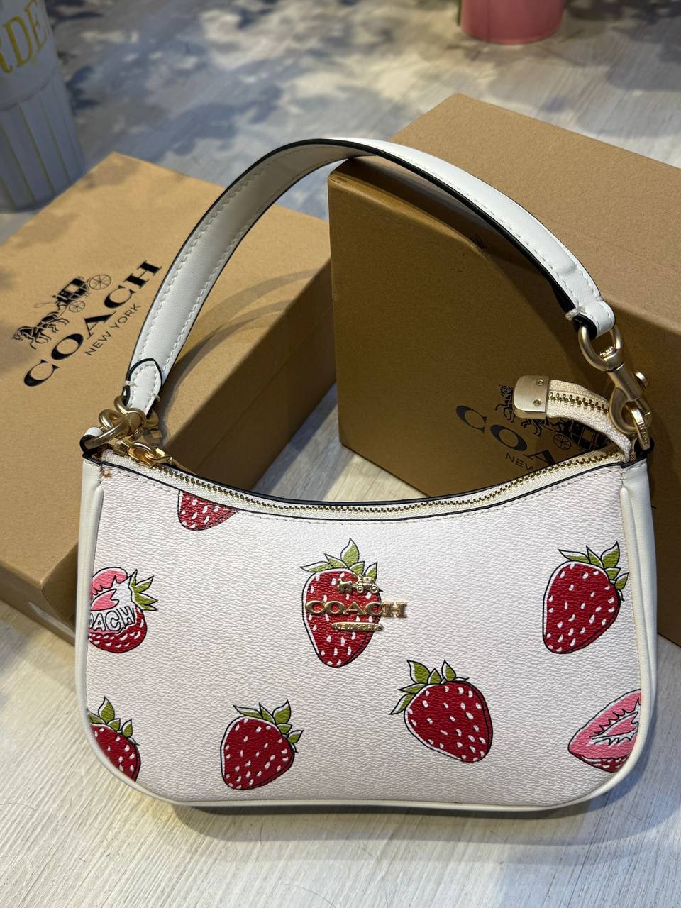 Coach tery 

25cm
95 dhs💓

with box
🎁🎁🎁

with cherry 🍒
115 dhs💓

Zain44
♥️♥️♥️