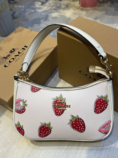 Coach tery 

25cm
95 dhs💓

with box
🎁🎁🎁

with cherry 🍒
115 dhs💓

Zain44
♥️♥️♥️