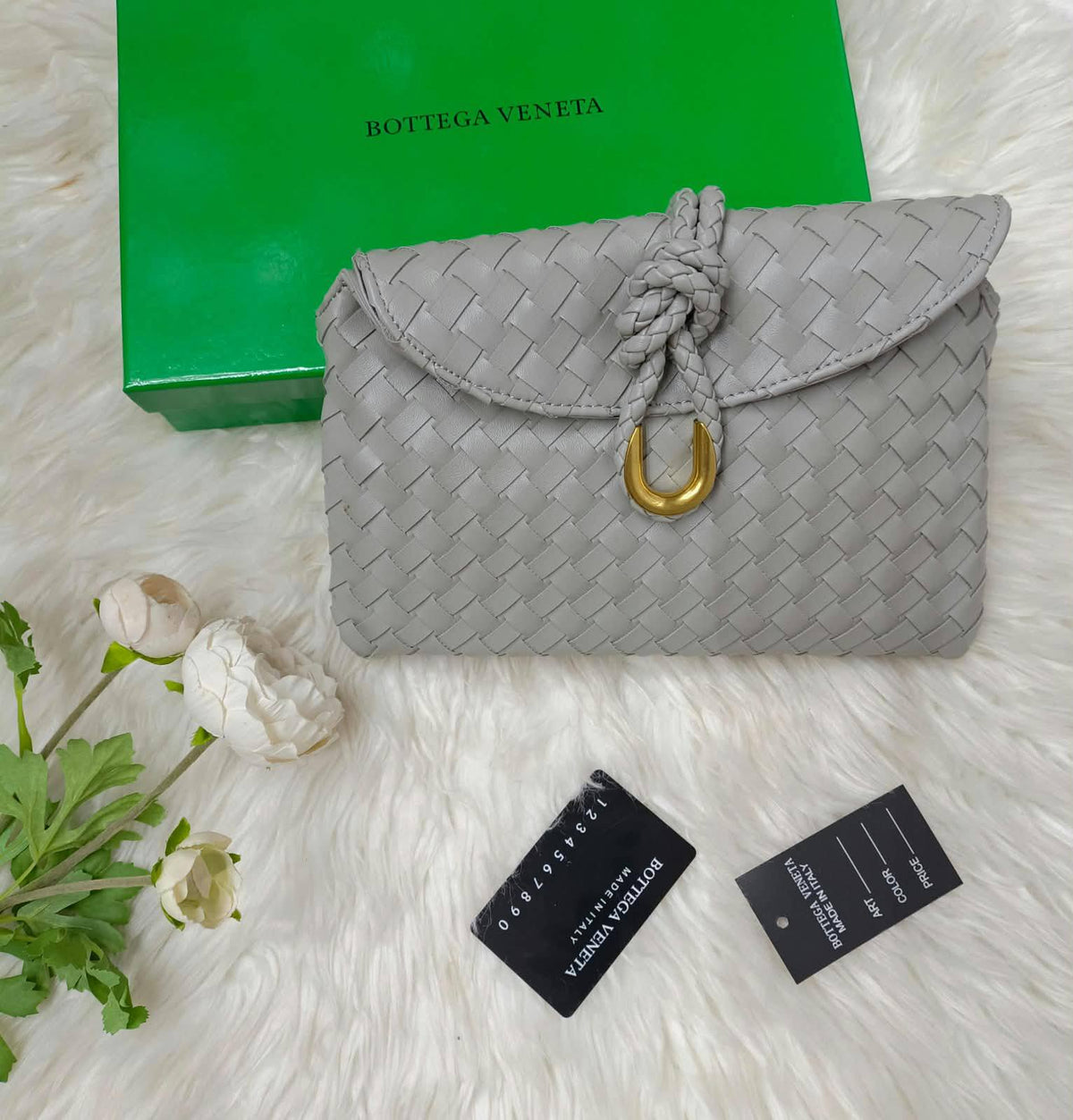 AVAILABLE 

Bottega

 WITH BOX 🎁 

100 dhs🇦🇪🇦🇪

Zain169
♥️♥️♥️