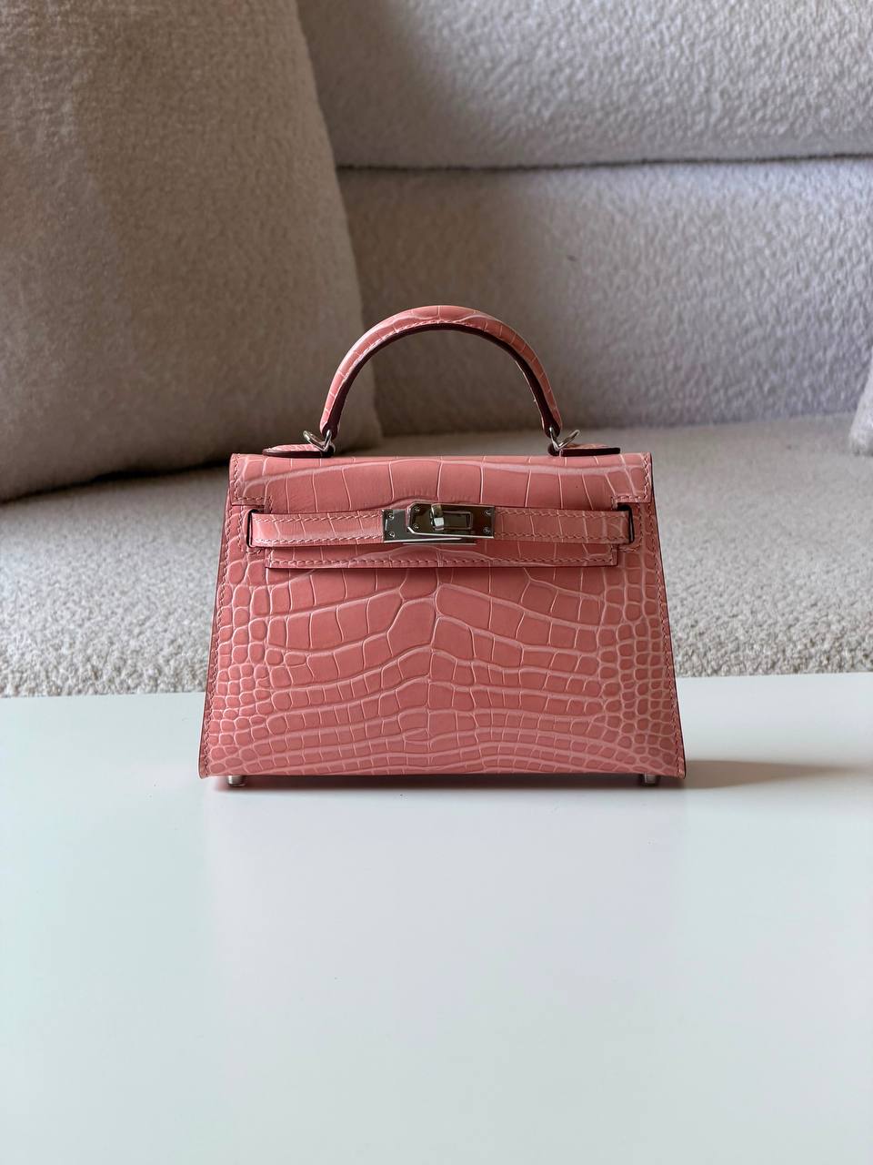 Hermes kelly croc 19cm💕master quality😍with box❤️
520 dhs💓

Zain52
♥️♥️♥️