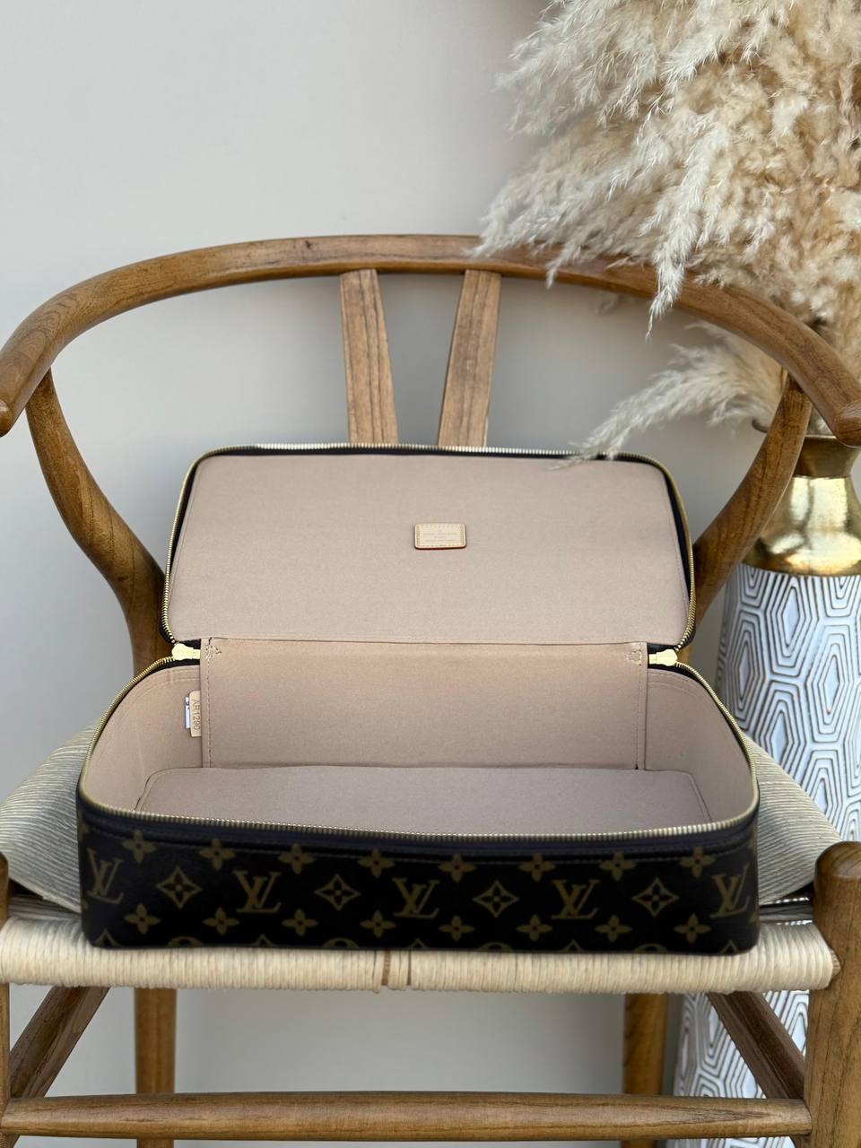 New collection✨✨✨
LV
17cm
300 dhs🇦🇪
23cm
320 dhs🇦🇪
35cm
350 dhs🇦🇪
Top quality 
With box🎁

Zain167
♥️♥️♥️