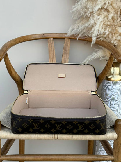 New collection✨✨✨
LV
17cm
300 dhs🇦🇪
23cm
320 dhs🇦🇪
35cm
350 dhs🇦🇪
Top quality 
With box🎁

Zain167
♥️♥️♥️