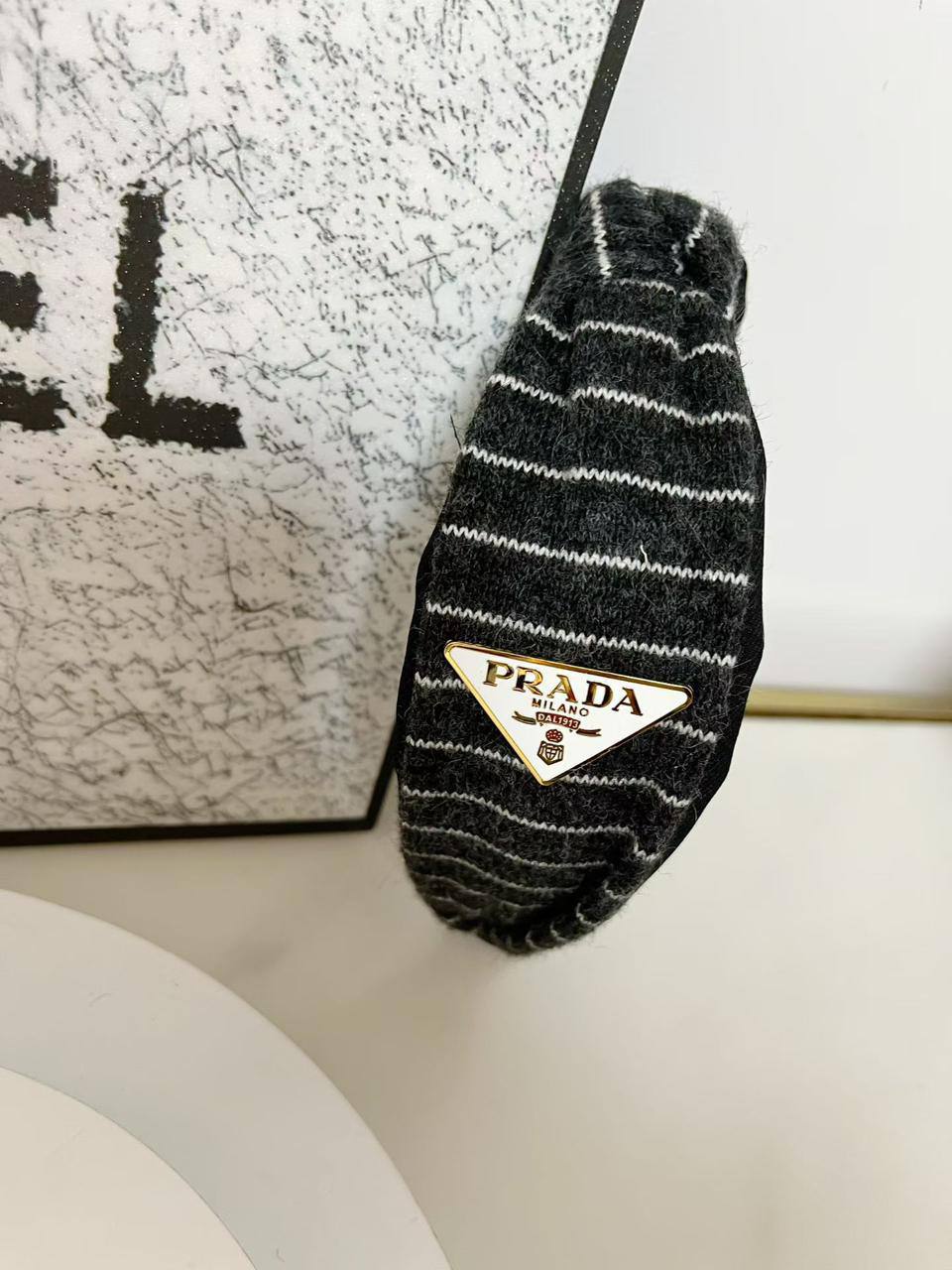 Headband 🔥*
good quality 💯

With paper bag 🛍️
20 dhs🪙🌨️
With master box 🗃️ 
40 dhs🪙🌨️

Zain216
♥️♥️♥️