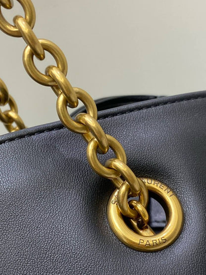 YSL 
MASTER QUALITY
335 dhs✅
……(leather )

Zain39
♥️♥️♥️