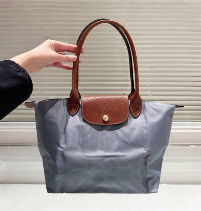 LONGCHAMP
HIGH QUALITY MEDUIM SIZE 
85 dhs✅

Zain39
♥️♥️♥️