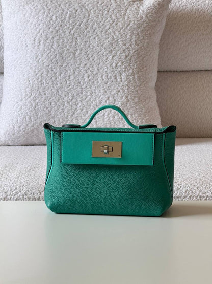 Hermes
23cm💥Master quality ✅with box📦
380 dhs🌺

Zain52
♥️♥️♥️