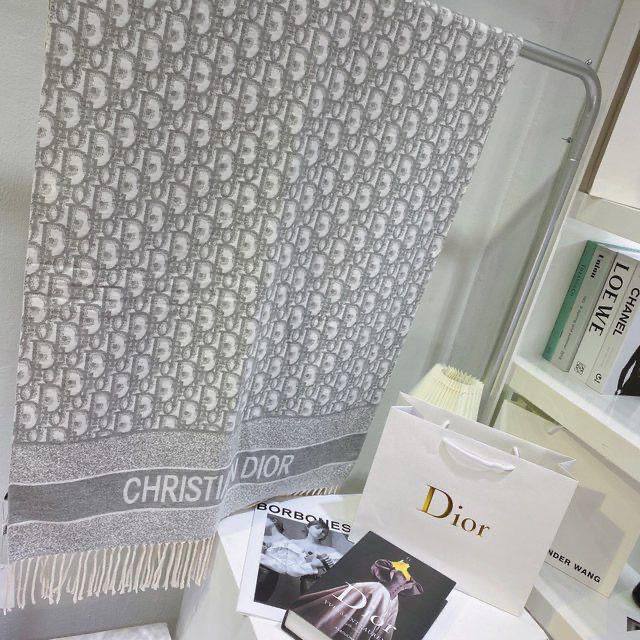 Coming new stock
Winter scarf 
45 dhs🪙🌨️

Zain93
♥️♥️♥️