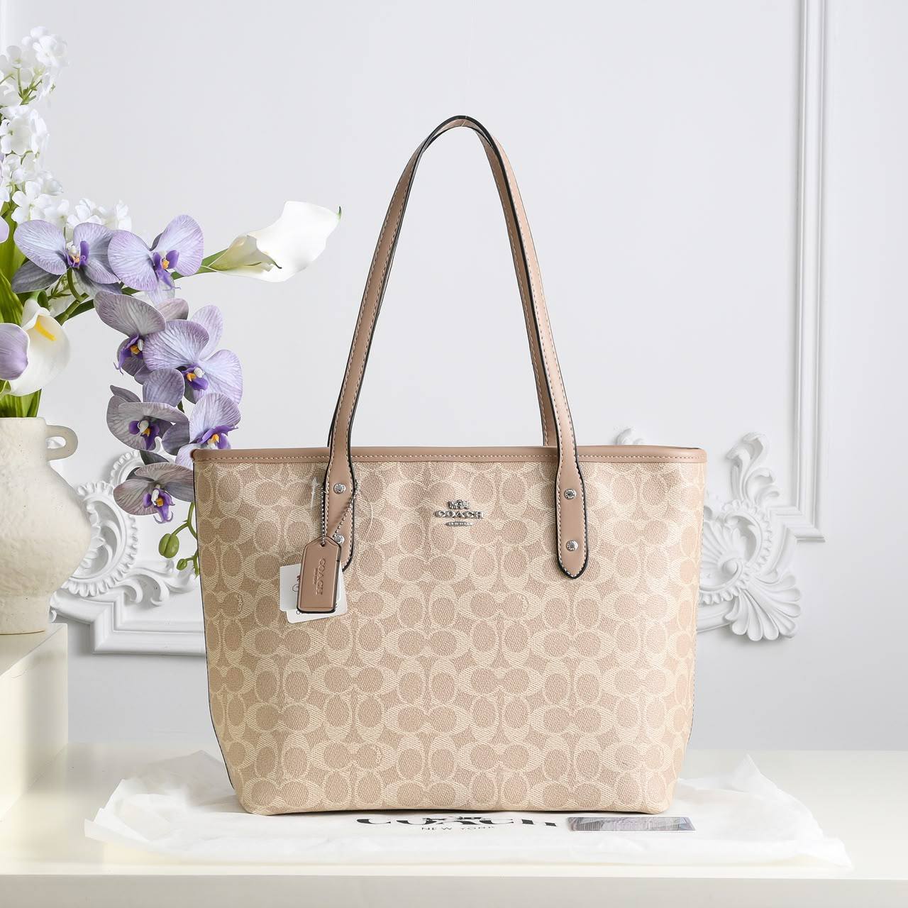 Coach
90 dhs✅
size 38×10×26cm

Zain42
♥️♥️♥️