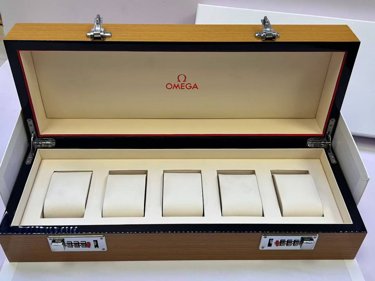 Watches Boxes 
250 dhs🪙🌨️

Zain85
♥️♥️♥️