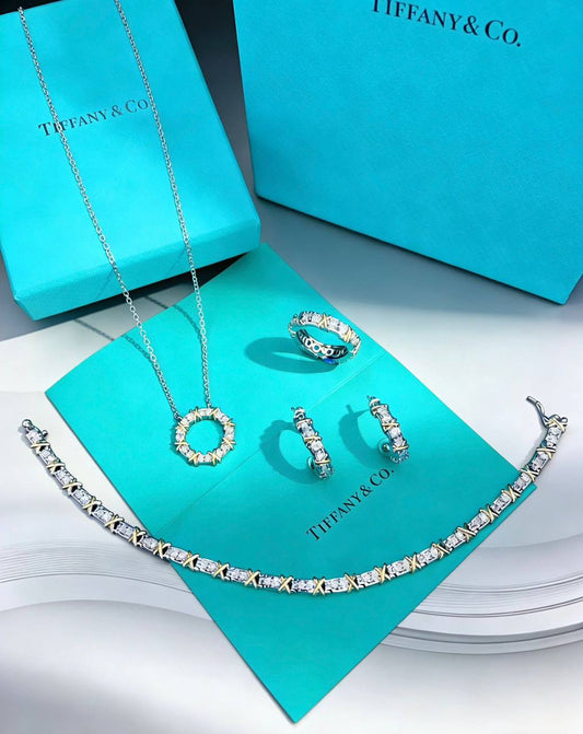 TIFFANY SET
MASTER 
NECKLACE 
BRACELET 
EARRINGS 
RING
180 DHS🌺
 WITH GOOD BOX AND PAPER BAG🎁🎁🎁

Zain89
♥️♥️♥️