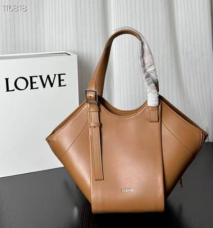 Loewe
Master+++
290 dhs💚

Zain153
♥️♥️♥️