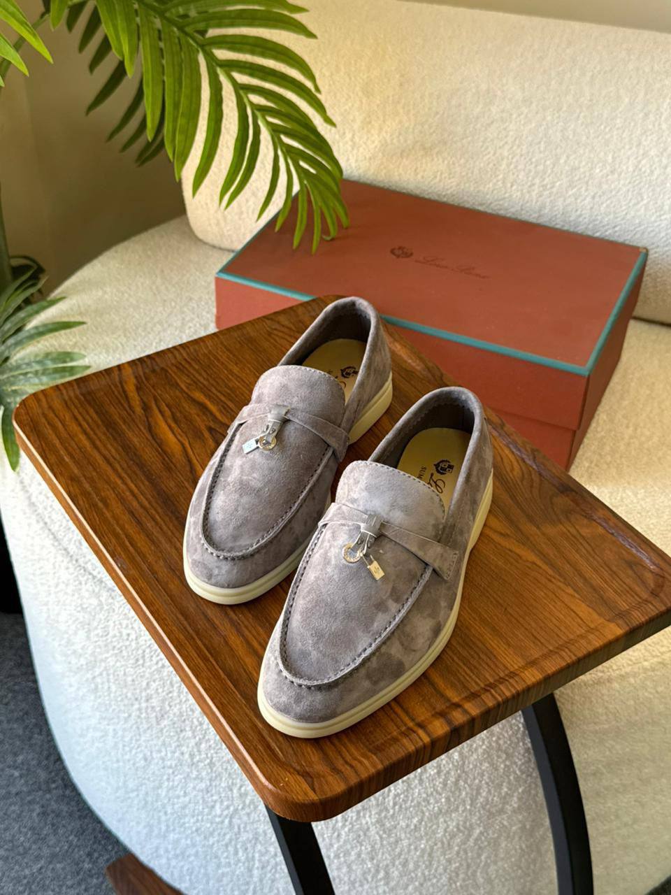 LORA PIANA 
SuperMaster Quality 💯
450 dhs💓
Size:36-41💥

Zain171
♥️♥️♥️