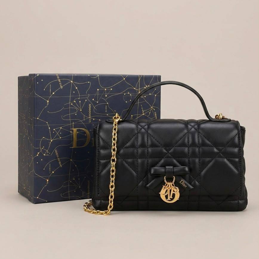 Dior
High quality 
With box 
120 dhs🇦🇪🇦🇪

Zain50
♥️♥️♥️