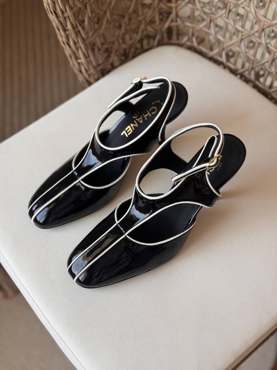 CHANEL 🤍
🤩Available new 😍😍
Size: 36 to 41
Super master quality
450 dhs✅

Zain198
♥️♥️♥️
