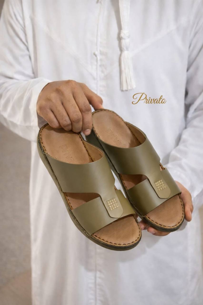 slippers for men good quality  with box  
size available (40to47) 6to13) price 
230 dhs💓
new arrival ❤️❤️

Zain59
♥️♥️♥️