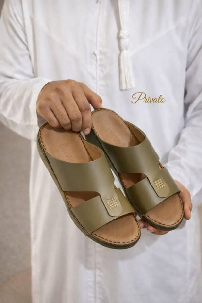 slippers for men good quality  with box  
size available (40to47) 6to13) price 
230 dhs💓
new arrival ❤️❤️

Zain59
♥️♥️♥️