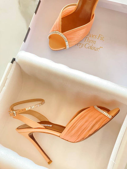 Aquazzura now model 
AAA master quality 
Size 36………41 
450 dhs🪙🌨️

Zain180
♥️♥️♥️
