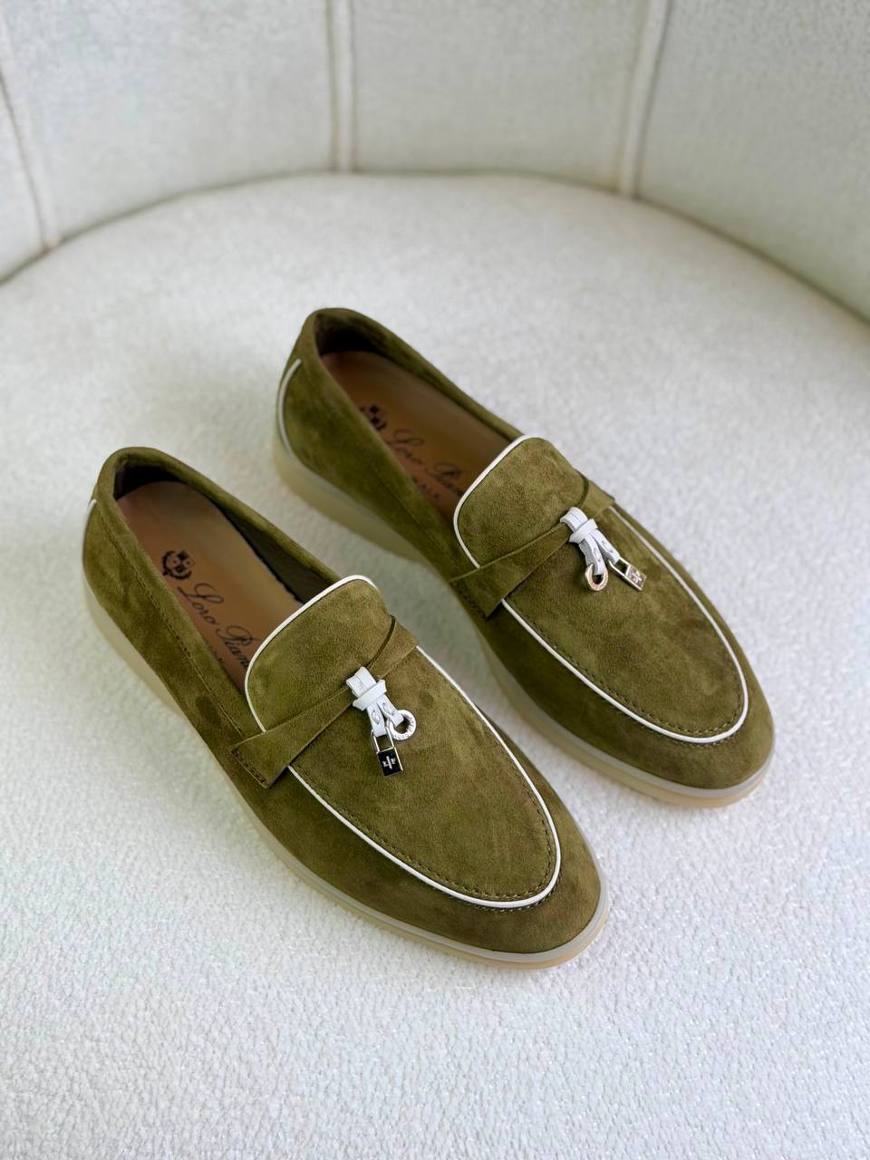 Loro Piana
Super *AAA* *+* Quality 💯 
With original packing🎁🎁
SIZE:36and41
Available now
450 dhs✅

Zain309
♥️♥️♥️