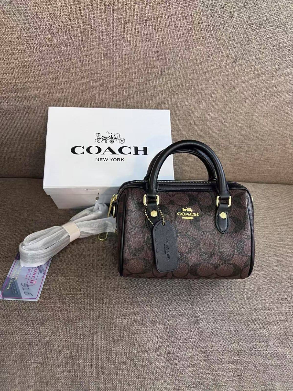 Coach

85 dhs❣️ 

high quality 

with box
🎁🎁🎁

Zain26
♥️♥️♥️