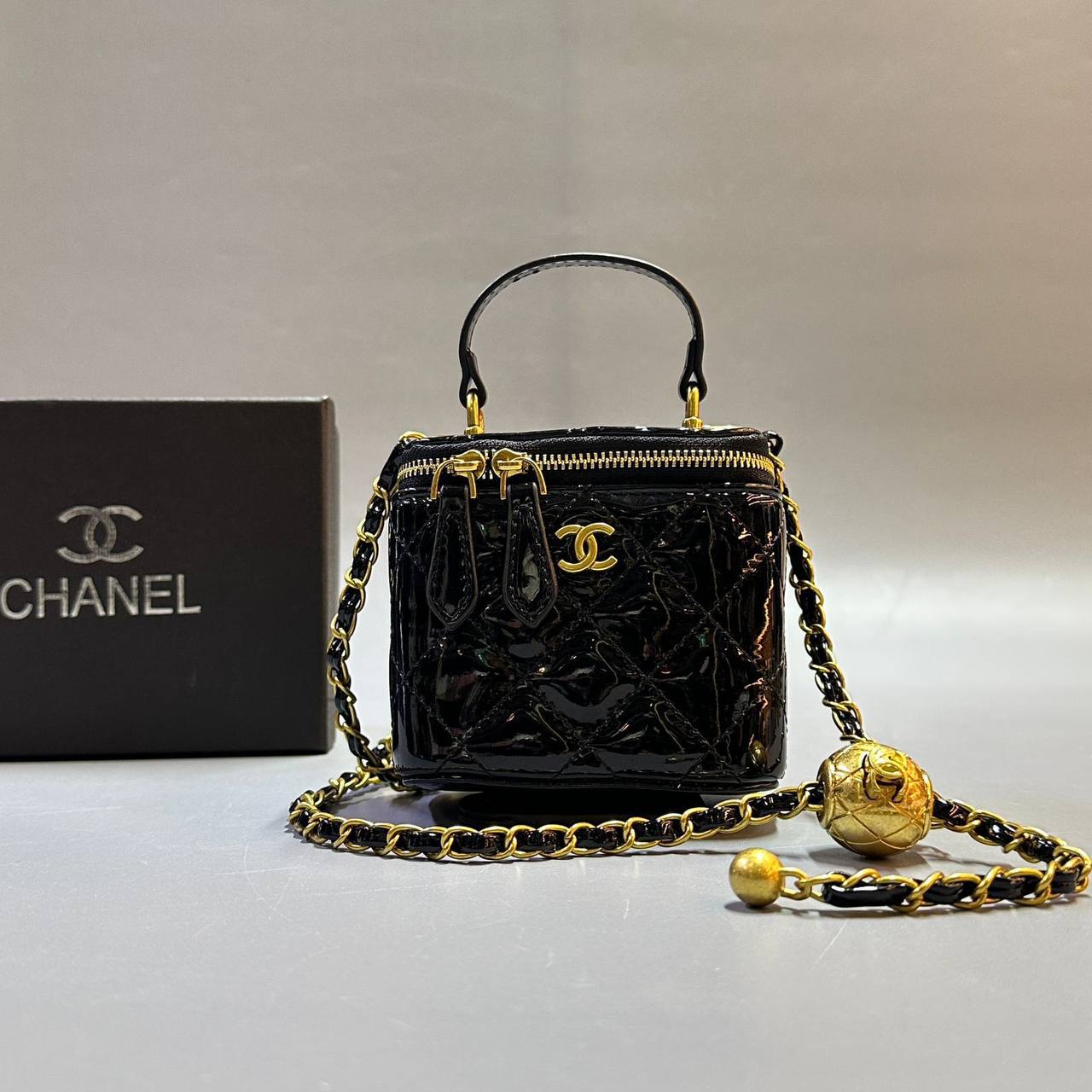 CHANEL
 GOOD QUALITY 
WITH BOX  
90 dhs✅
SIZE: 11cm

Zain295
♥️♥️♥️