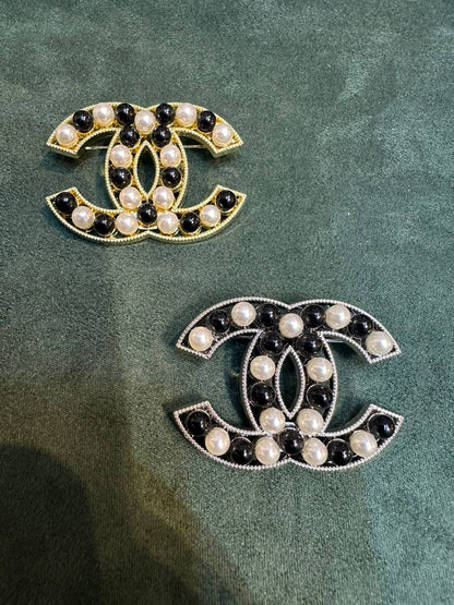 New arrival branded Brooches 

30 dhs🪙🌨️
40 dhs🪙🌨️

pc with branded box and paper bag🎁🎁🎁

Zain243
♥️♥️♥️
