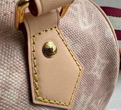 NEW✨LV✨
SUPER MASTER QUALITY🫶
WITH FULL PACKAGING🎁
SIZE::✨20CM✨
1150 dhs🪙💚

Zain254
♥️♥️♥️