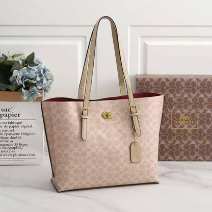 coach
120 dhs💓
Size34x27x20cm

Zain161
♥️♥️♥️