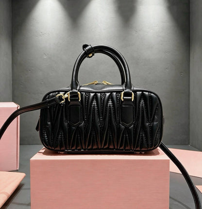 MIU MIU 

NEW CAME 
HIGH QUALITY 

WITH BOX 
115 dhs🇦🇪🇦🇪

Zain39
♥️♥️♥️