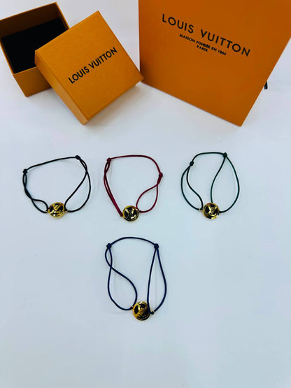 *Bracelet 😍*
Unisex 🔥
With Same box 🗃️ 
And paper bag 🛍️
20 dhs🇦🇪🇦🇪

Zain216
♥️♥️♥️