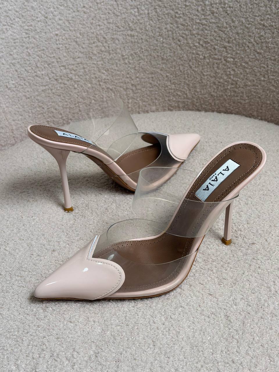 ALAIA 𝐏𝐀𝐑𝐈𝐒
𝐕𝐈𝐏 𝐐𝐔𝐀𝐋𝐈𝐓𝐘
𝐒𝐈𝐙𝐄 {35 to 42} 
450 dhs✅

Zain81
♥️♥️♥️