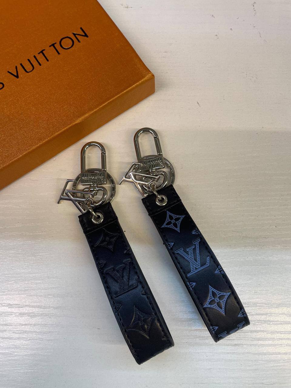 KEY HOLDERS 

60 dhs🇦🇪🇦🇪

WITH BOX
Zain88
♥️♥️♥️