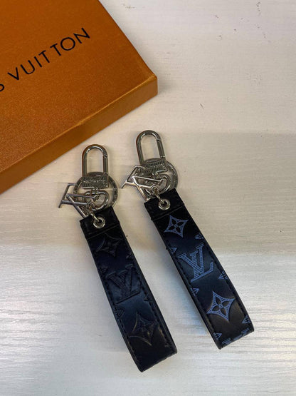 KEY HOLDERS 

60 dhs🇦🇪🇦🇪

WITH BOX
Zain88
♥️♥️♥️