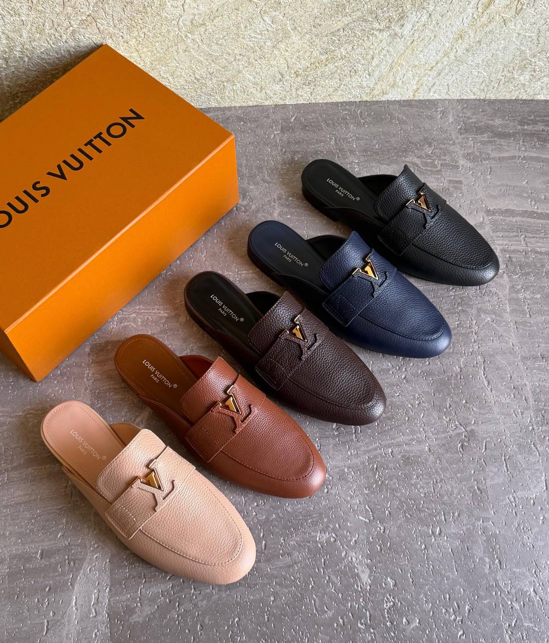 LOUIS VIITTON

SuperMaster Quality 💯
500 dhs🇦🇪🇦🇪

Size: 36-41💥

Zain171
♥️♥️♥️