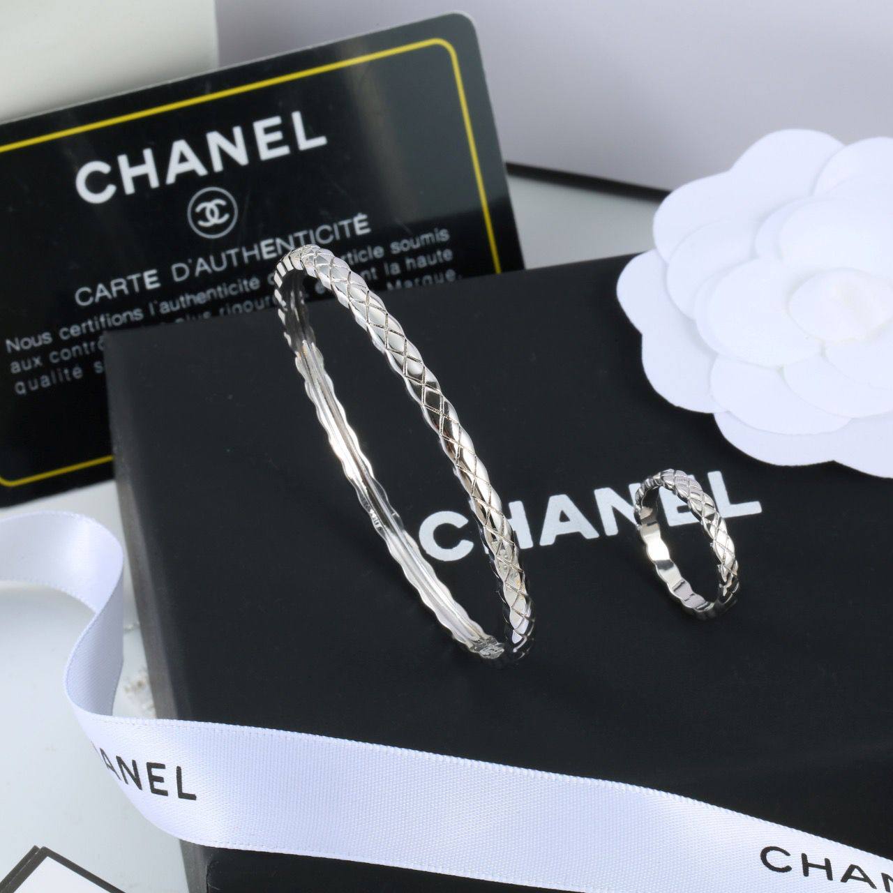 Chanel
BANGLE WITH RING 
70 dhs🪙🌺

Zain89
♥️♥️♥️