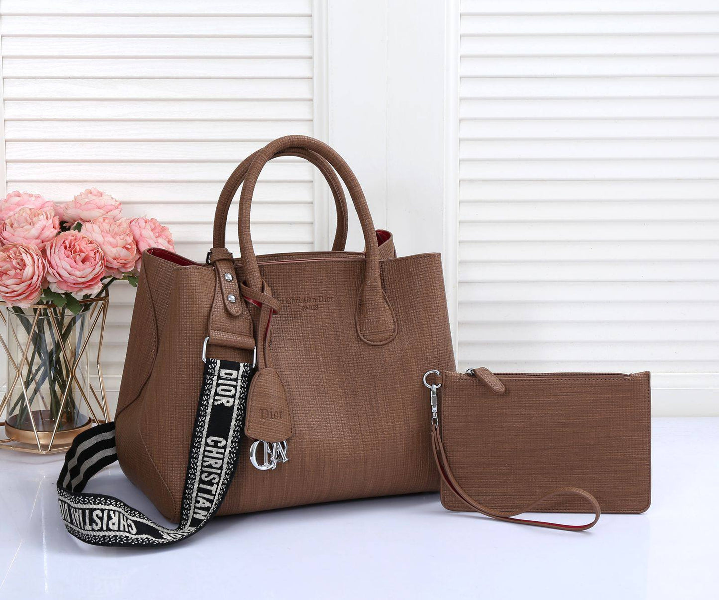 DIOR 
GOOD QUALITY 
90 dhs🇦🇪🇦🇪

Zain39
♥️♥️♥️