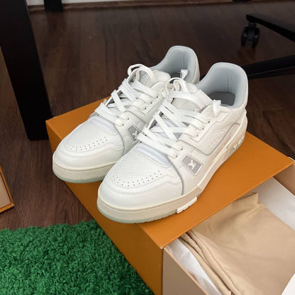 LV
☘️ *SIZE  36  to 41 ☘️                                                                                                       
280 dhs💓

Zain224
♥️♥️♥️
