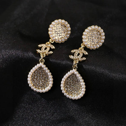 *CHANEL❤️‍🔥*
Earring 🦋
Master quality 💯
With normal boxes 🗃️ 
55 dhs🇦🇪🇦🇪🇦🇪

With master box 📦 
70 dhs🇦🇪🇦🇪🇦🇪

Zain216
♥️♥️♥️