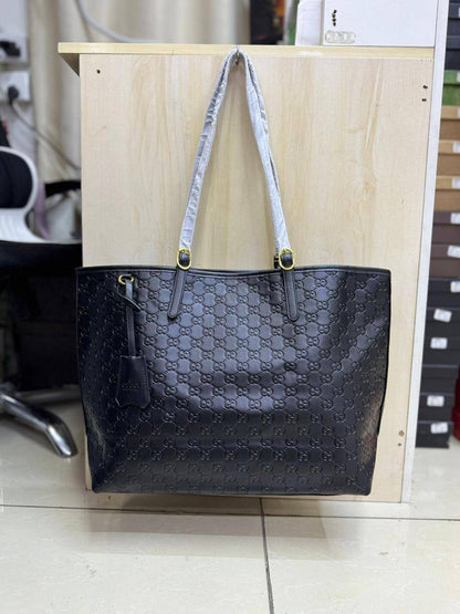 🌟 Gucci tote
1⃣️ First quality 
Size: 51 * 32  cm
100 dhs❣️

Zain115
♥️♥️♥️
