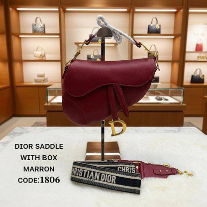 Dior
ᴄʀɪsᴛɪᴀɴ ᴅɪᴏʀ sᴀᴅᴅʟᴇ ғʟᴀᴘ ʙᴀɢ
ᴛᴏᴘ ʜᴀɴᴅʟᴇ ɢᴏʟᴅ ᴛᴏɴᴇ 
ᴄʀᴏssʙᴏᴅʏ ʙᴀɢ
ᴡɪᴛʜʙᴏx🎁
ʟᴇᴀᴛʜᴇʀ
sɪᴢᴇ:ʜ20*24ᴄᴍ
120 dhs✅

Zain56
♥️♥️♥️