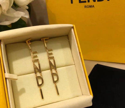 FENDI SET ❤️‍🔥*
Necklace 🔥
Bracelet 🍁
Earring ❣️
Offer 🤯
Master quality 💯
With normal boxes 📦 
115 dhs🪙🌨️
With master box 🗃️ 
130 dhs🪙🌨️

Zain216
♥️♥️♥️