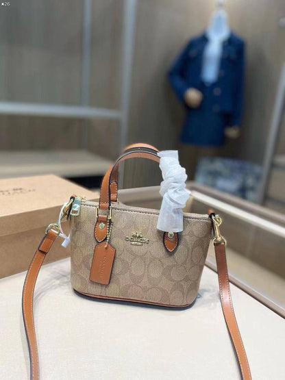 LV - Coach
With box 
🎁🎁🎁

85 dhs🪙💕

Zain136
♥️♥️♥️