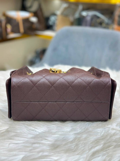 New Arrival 😍
Chanel 25 bag is crafted from dark brown quilted caviar calfskin leather and accented with aged gold-tone hardware❤️❤️
For Price 👇 WhatsApp✅
0568585901 
0507557372
0552275751 Owner Zain 👌

Zain71
♥️♥️♥️